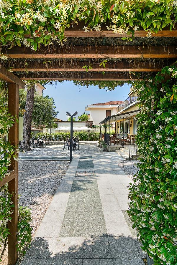 Hotel Apuana Marina di Pietrasanta Kültér fotó