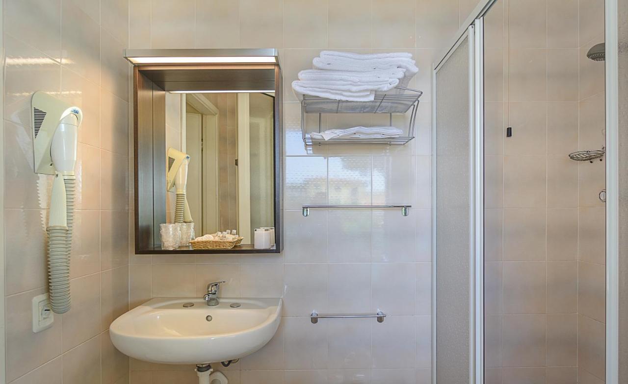 Hotel Apuana Marina di Pietrasanta Kültér fotó