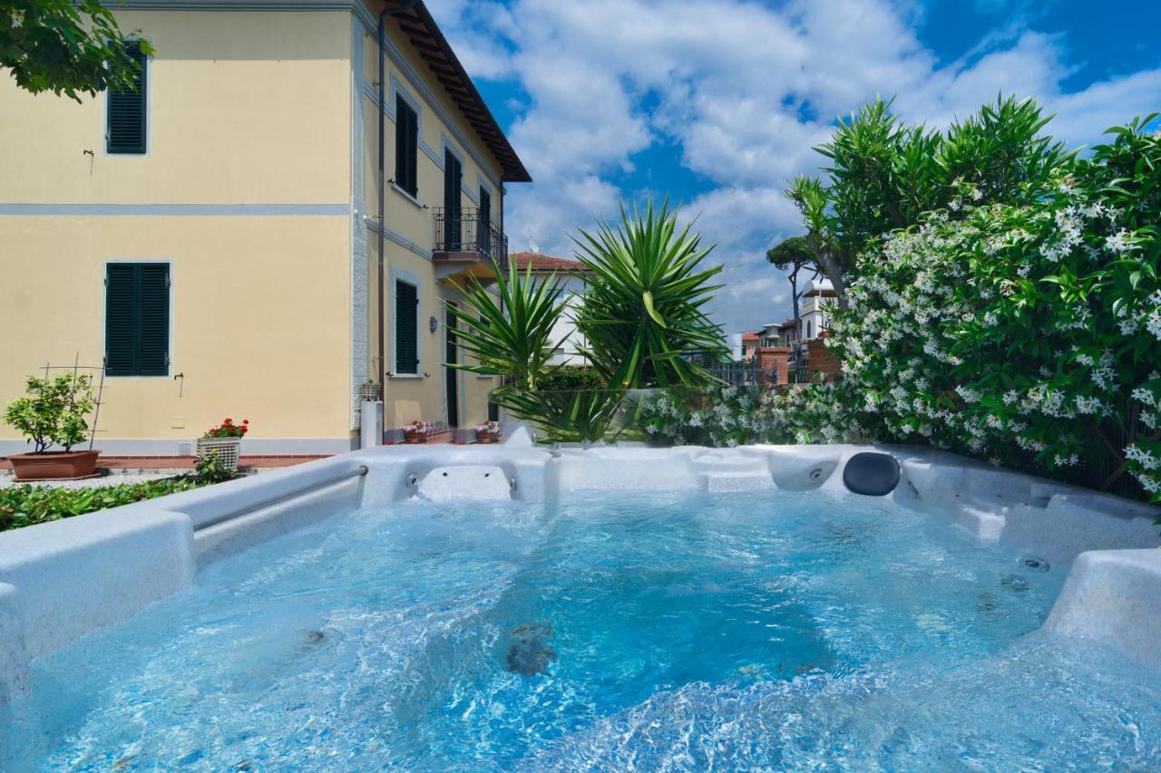 Hotel Apuana Marina di Pietrasanta Kültér fotó