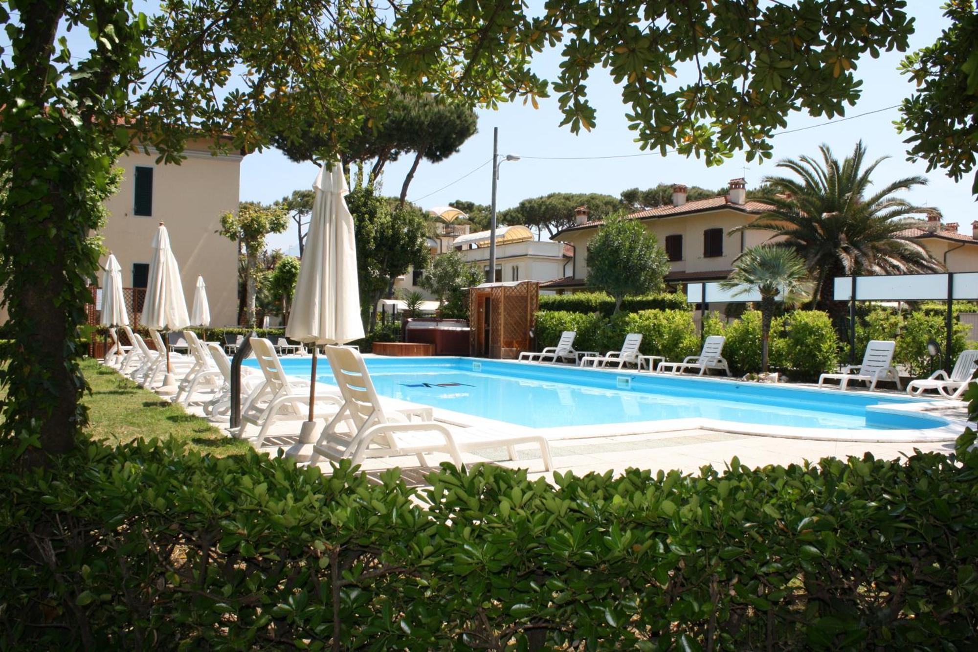 Hotel Apuana Marina di Pietrasanta Kültér fotó