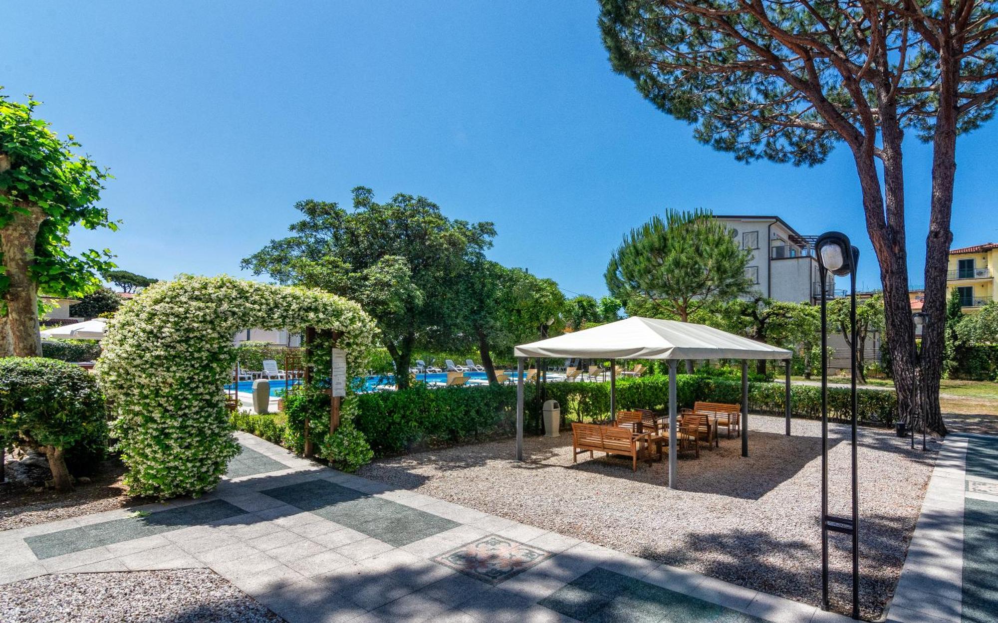 Hotel Apuana Marina di Pietrasanta Kültér fotó