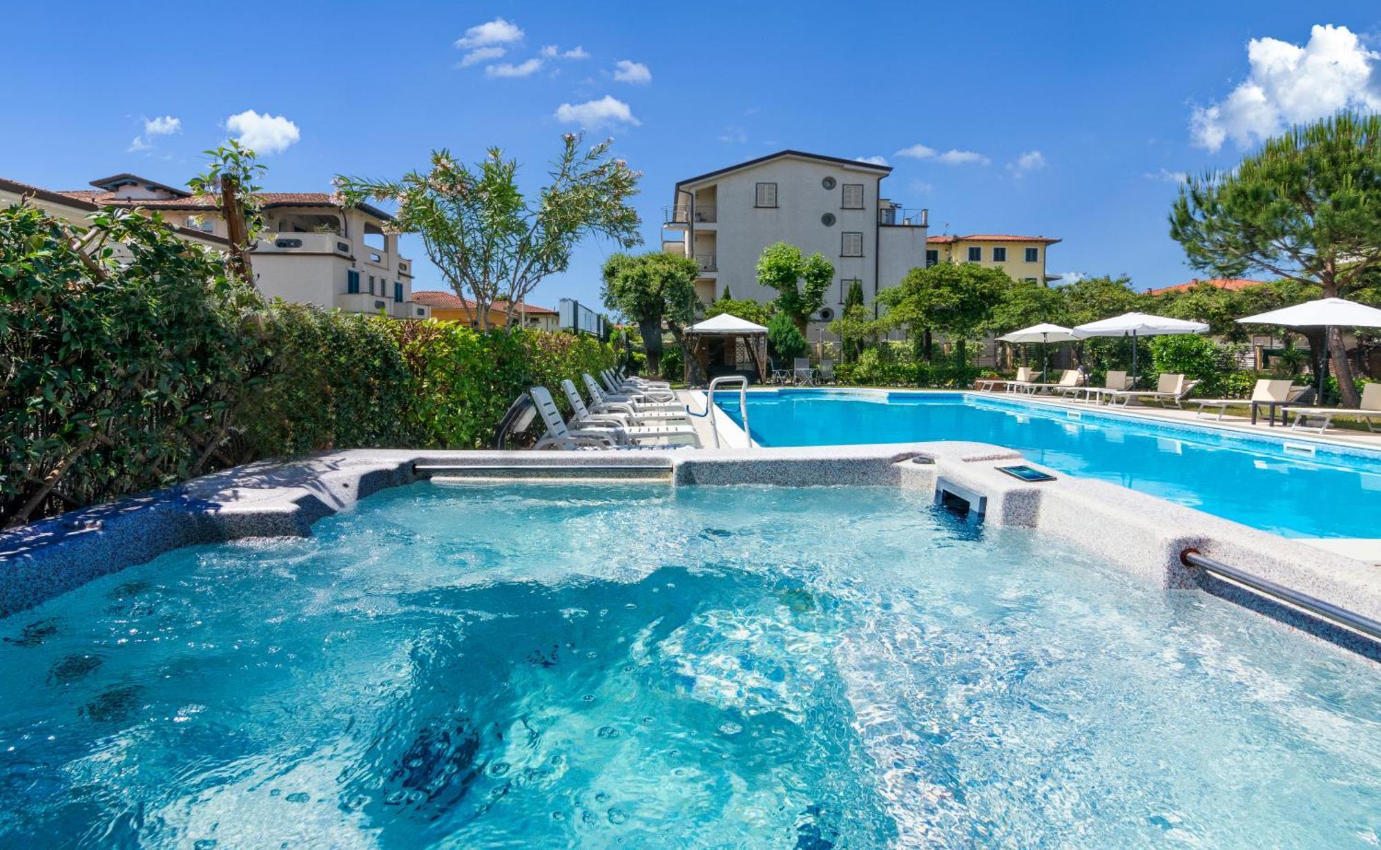Hotel Apuana Marina di Pietrasanta Kültér fotó