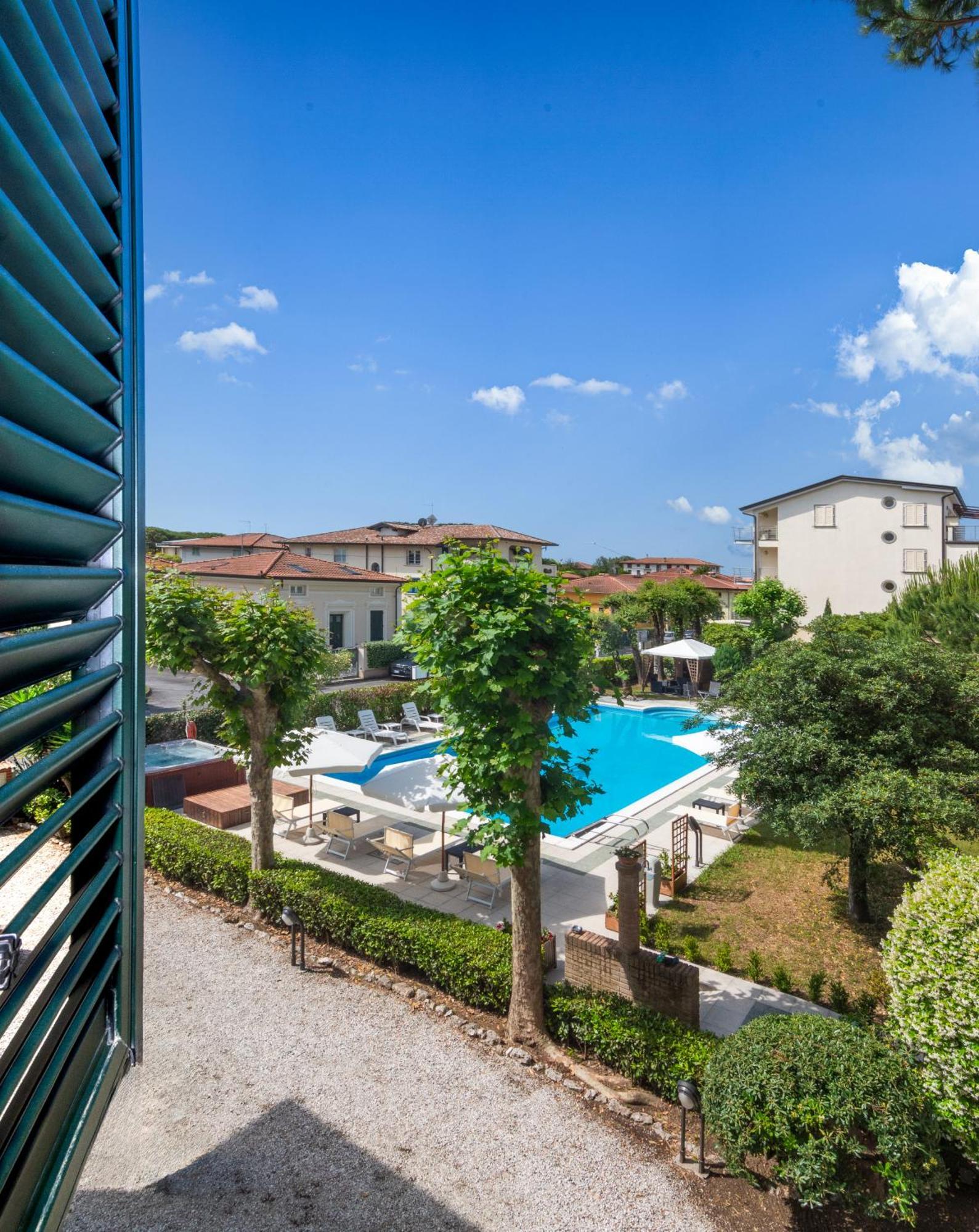Hotel Apuana Marina di Pietrasanta Kültér fotó